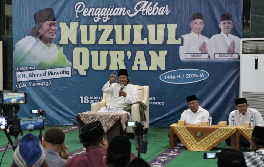 Gus Muwafiq Mengisi Pengajian Nuzulul Quran di Masjid Agung Sleman