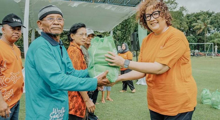 PT TWC Bagikan 3.000 Paket Sembako di Prambanan dan Borobudur