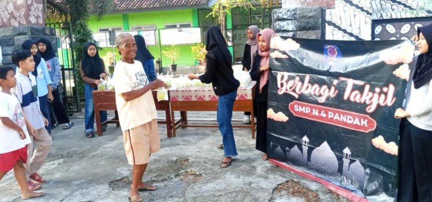 Dari Penjualan Botol Plastik, Pelajar SMPN 4 Pandak Bantul Berbagi Takjil