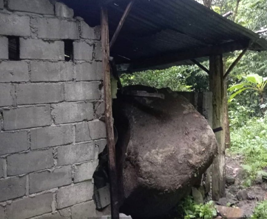 Di Prambanan, Batu Besar Menimpa Dapur Rumah Warga