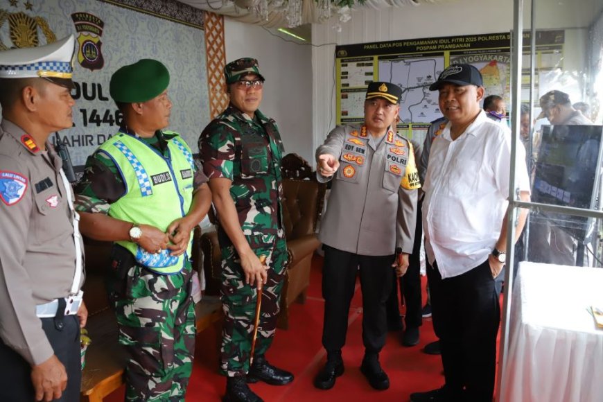 Bupati Sleman Pantau Pospam Lebaran dan Infrastruktur yang Rusak Akibat Longsor