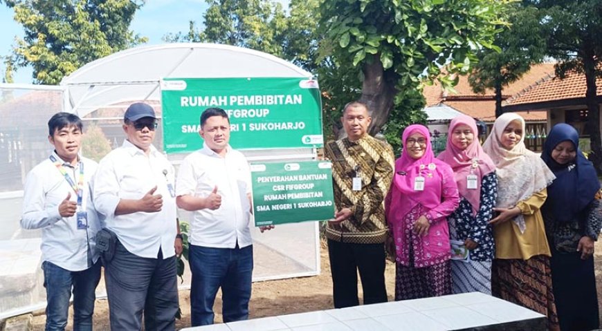Tumbuhkan Generasi Hijau: FIFGROUP dan SMAN 1 Sukoharjo Bersinergi Bangun Rumah Pembibitan Inspiratif
