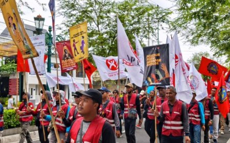 Ribuan Buruh dan Pekerja di Yogyakarta Turun ke Jalan