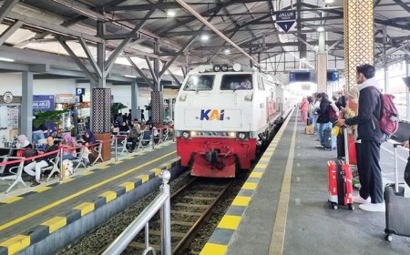 Kereta Jarak Jauh Stabil, Jumlah Penumpang KRL Commuter Meledak