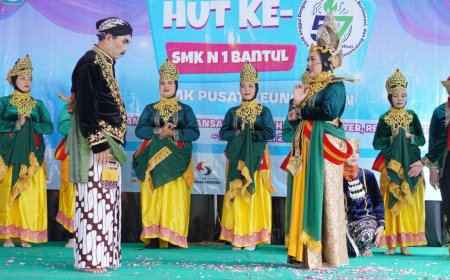 HUT ke-57 SMKN 1 Bantul, Guru-guru Pentas Ketoprak