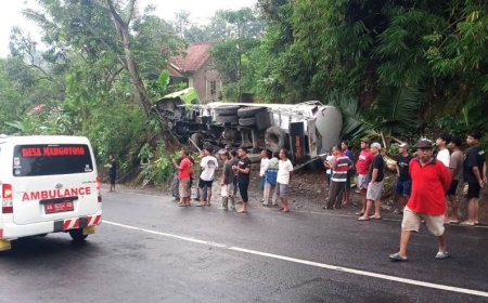 Kecelakaan Terjadi Lagi di Kalijambe Purworejo, Truk Tronton Terguling