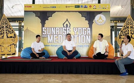 Masih Rangkaian Waisak, Umat Buddha Adakan Sunrise Yoga