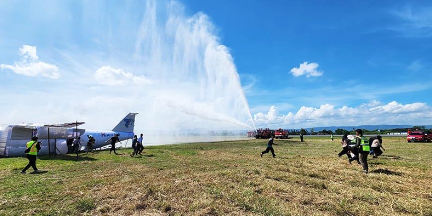 Sirine Meraung, Terminal A Bandara Adisutjipto Terbakar Satu Pesawat Tergelincir