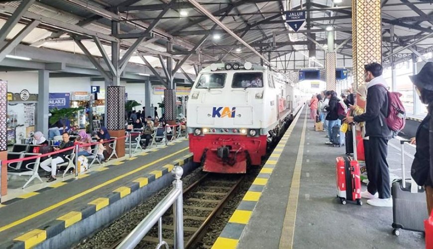 Kereta Jarak Jauh Stabil, Jumlah Penumpang KRL Commuter Meledak