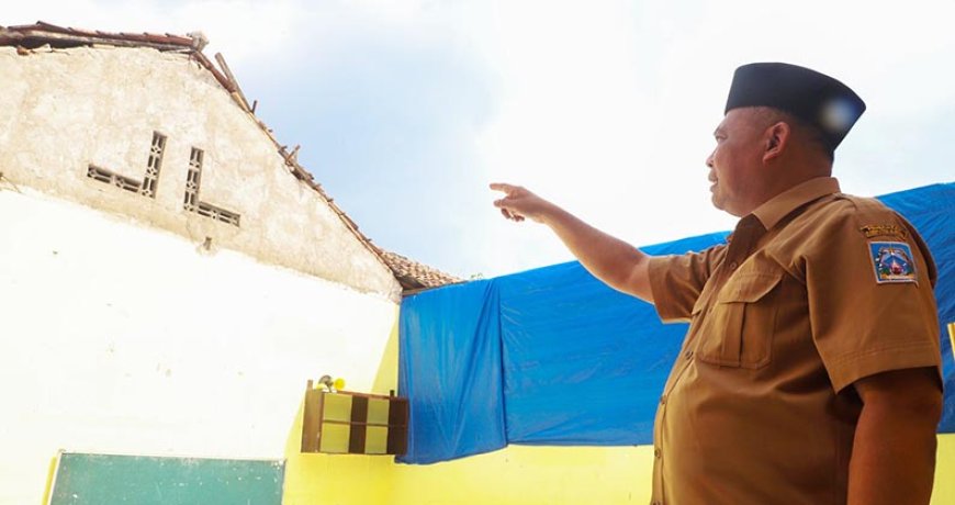 Soal Atap SD Ambrol, Harda: Renovasi Dimulai Mei