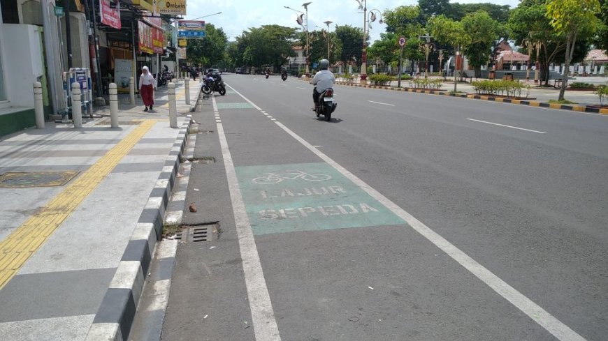 Jalur Sepeda di Kebumen Bukan untuk Parkir