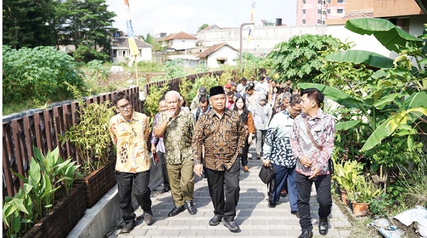 Tinjau Ruang Terbuka Publik Gatotkaca Mrican, Bupati Harda Dukung Pemerataan RTP di Sleman
