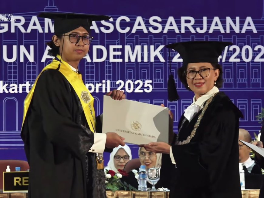 IPK Sempurna 4.00, Warga Purworejo Viga Laksa Wisudawan S2 Terbaik UGM 2025