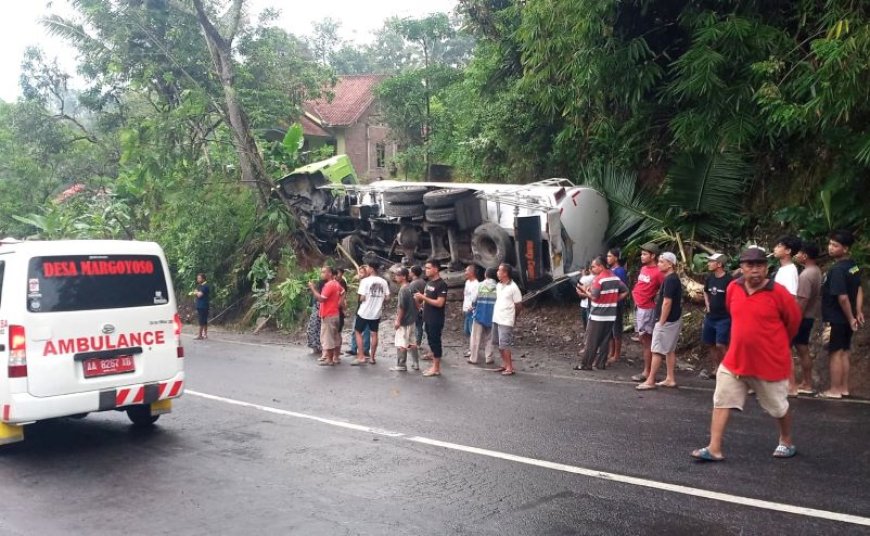 Kecelakaan Terjadi Lagi di Kalijambe Purworejo, Truk Tronton Terguling