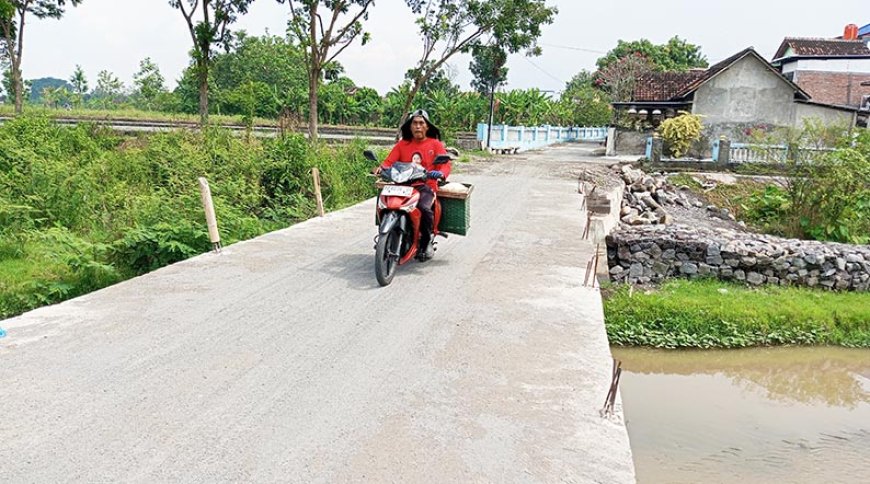 Puluhan Tahun Terisolir, Warga Desa Karang Dukuh Klaten Akhirnya Bisa Menikmati Jembatan 
