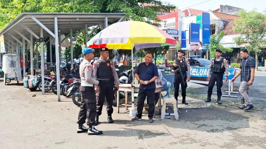 Satgas Pemberantasan Premanisme Polres Kebumen Sambangi Ruang Pelayanan Publik dan Pengusaha