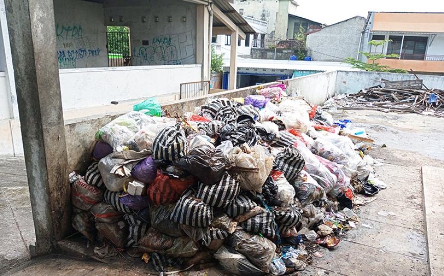 Memprihatinkan, MCK Pasar pedan Rusak dan Jadi Tempat Sampah
