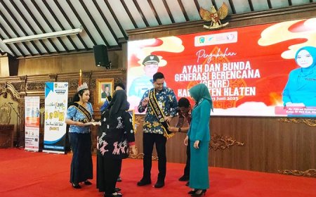 Bupati dan Ketua TP PKK Dikukuhkan Sebagai Ayah dan Bunda Genre Kabupaten Klaten