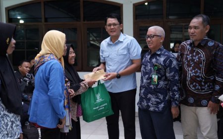 Baznas Sleman Beri Bantuan Logistik untuk Lansia