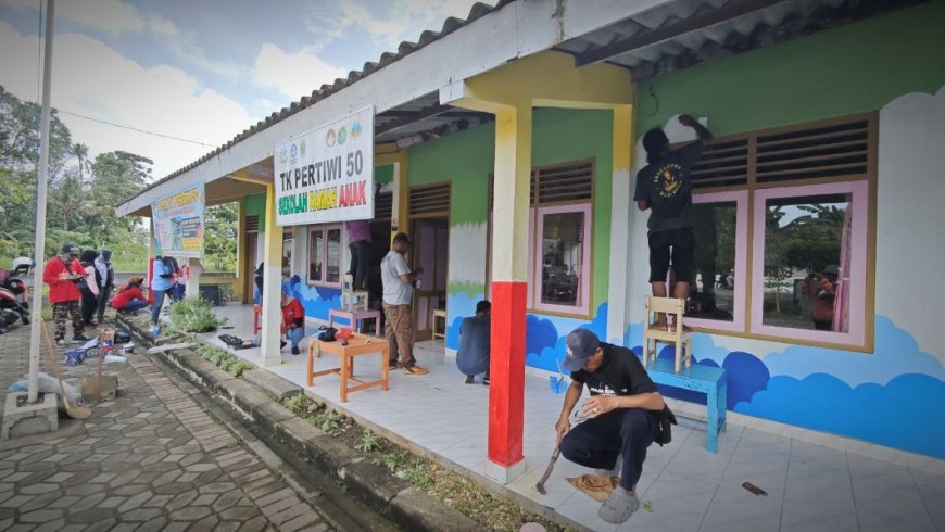 Dari Grup Facebook, TK Kecil Berusia 52 Tahun Ini Bangkit Lagi