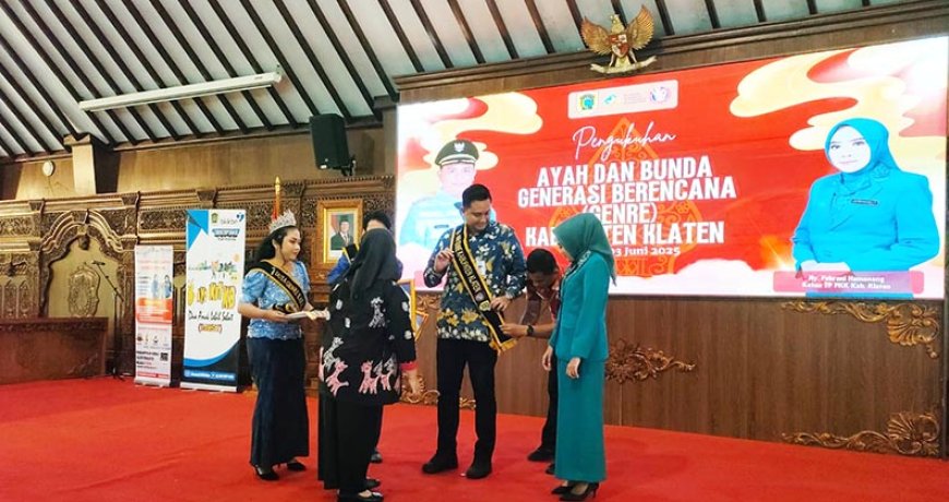 Bupati dan Ketua TP PKK Dikukuhkan Sebagai Ayah dan Bunda Genre Kabupaten Klaten