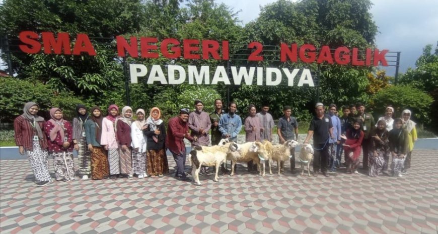 Padma Widya SMA Negeri 2 Ngaglik Salurkan Hewan Kurban Lima Domba