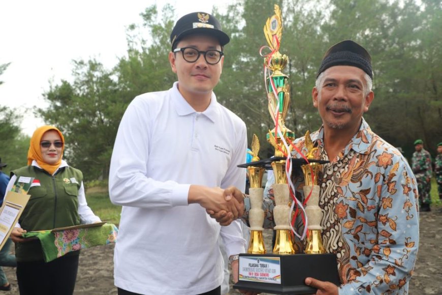 Pemkab Purworejo Dukung Program Mageri Segoro dengan Tanam Mangrove