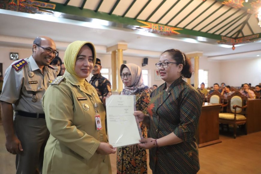 Menunggu 34 Tahun, Akhirnya 40 Warga Keseneng Purworejo Menerima Sertipikat Rumah Sub Inti