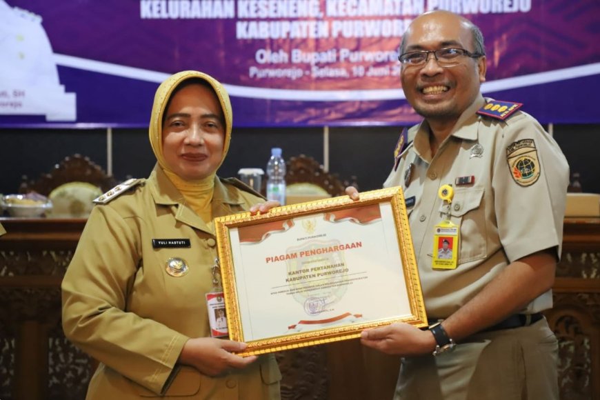 Berhasil Terbitkan 40 SHM, Kepala BPN Purworejo Peroleh Penghargaan dari Bupati