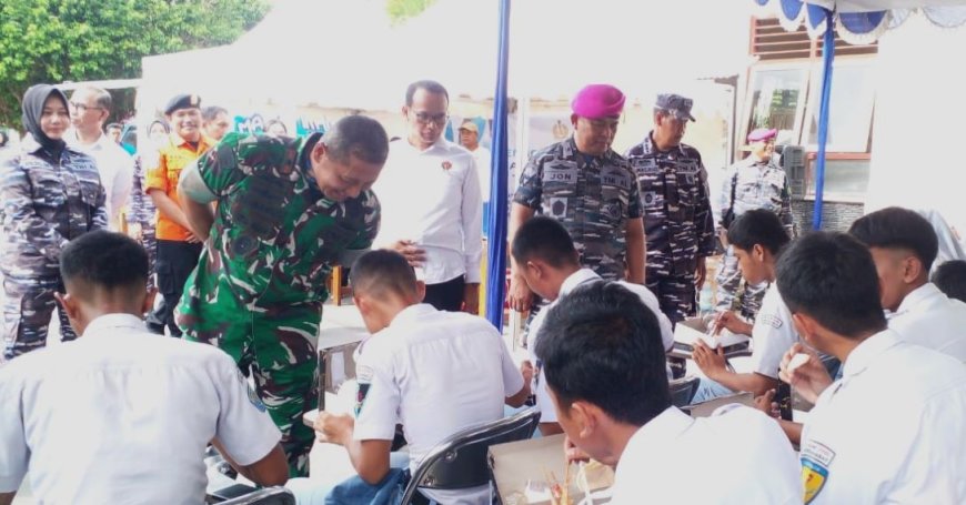 TNI AL Kampanye Gemar Makan Ikan dan Gelar Pelatihan Penanggulangan Bencana