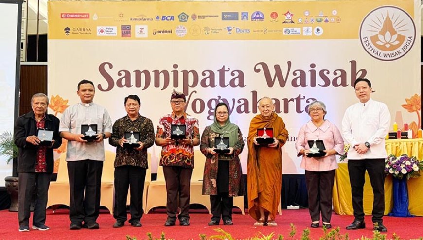 Sannipata Waisak Satukan Alissa Wahid hingga Romo dalam Panggung Kedamaian Jogja