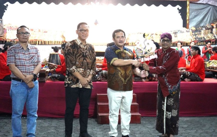 Dalang Kondang Ki Geter Pamuji Menggetarkan DPRD DIY