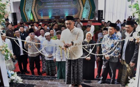 Gus Yasin Meresmikan Renovasi Masjid Baitul Khasan Kebumen