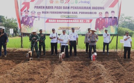 Kapolres Purworejo Pimpin Penanaman Jagung di Desa Kalimiru, untuk Ketahanan Pangan