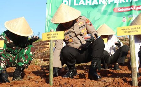 Manfaatkan Lahan Perhutanan Sosial, Polres Kebumen Dukung Tanam Jagung Serentak