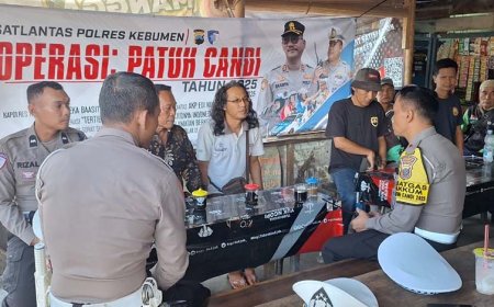 Sambil Ngopi Bareng, Polres Kebumen Sampaikan Pesan Keselamatan Lalu Lintas kepada Driver Ojek