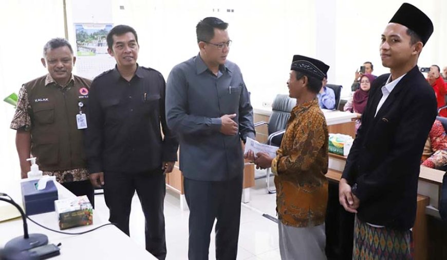 Perhatian untuk Korban Bencana, Pemkab Sleman Serahkan Bantuan