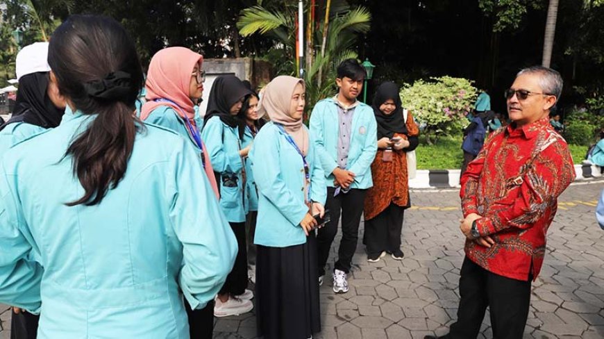 Dongkrak Minat Baca di Desa, Ratusan Mahasiswa UNS Jalankan Misi KKN Tematik Literasi