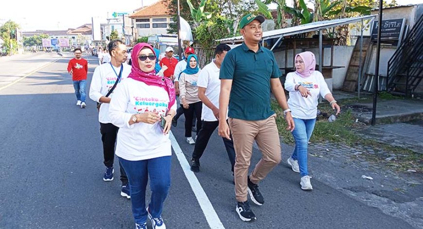 Peringati Harganas 2025, Keluarga Besar Dissos P3APPKB Menggelar Jalan Sehat