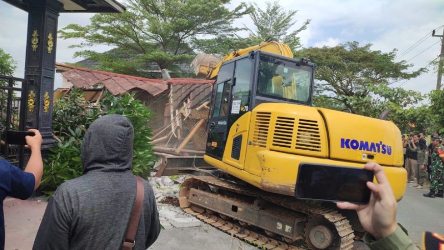 Dipantau Wakil Bupati, Bangunan Karaoke dan Rumah Tinggal di Purworejo Dibongkar
