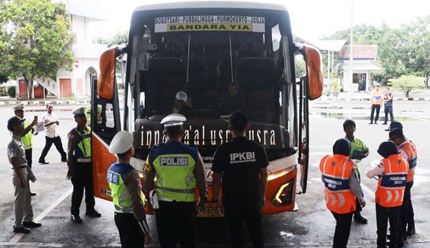 Operasi Patuh Candi, Polres Kebumen Cek Kelayakan 27 Bus