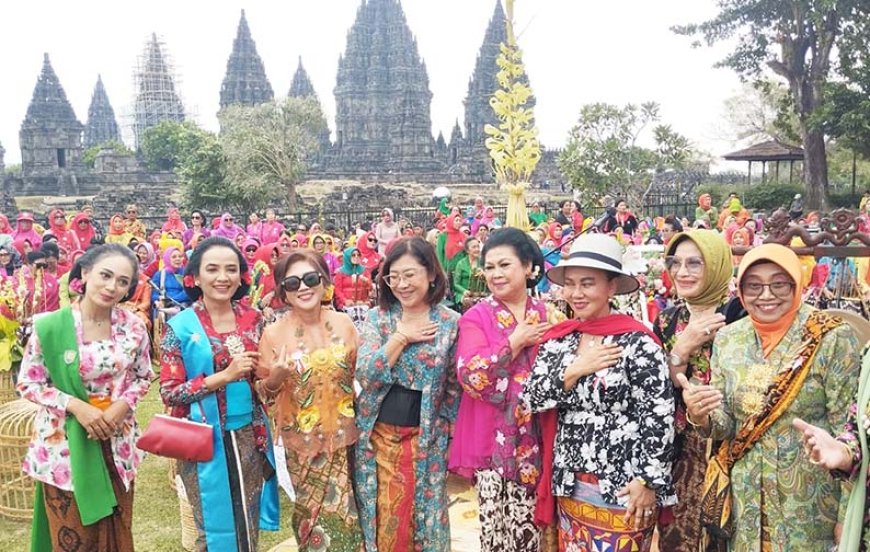 Pesan dari Prambanan, Gusti Paku Alam: “Jangan Hanya Pakai Kebaya di Acara Tertentu, Jadikan Pakaian Sehari-hari”