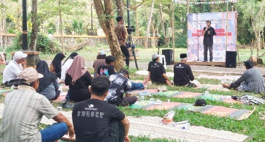 Kelompok Peminat Seni Sastra Purworejo Gelar Parade Puisi Parodi Demokrasi 