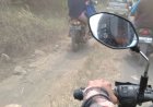 Jalan Masuk Pantai Ketawang Purworejo Berdebu, Licin Saat Hujan