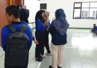 Siswa Sekolah Rakyat Sonosewu Peroleh Tas dan Bingkisan dari Wakil Presiden