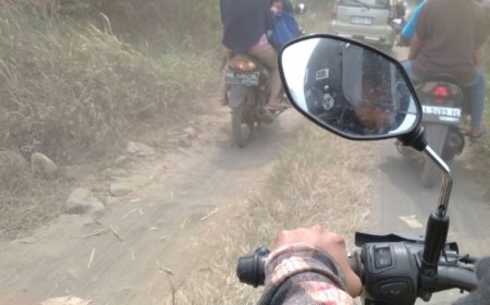 Jalan Masuk Pantai Ketawang Purworejo Berdebu, Licin Saat Hujan