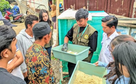 Mahasiswa KKN Unsoed Praktik Budi Daya Maggot di Wonosobo