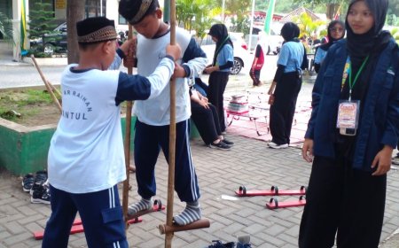 Permainan Tradisional Egrang Memeriahkan Peringatan Hari Anak Nasional