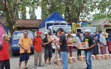 Sambut HUT RI, Jogjess dan Polda DIY Bagikan Bendera Merah Putih untuk Sopir Truk