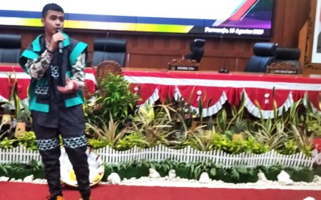 Sulthan Tampil Menyanyi di DPRD Purworejo Usai Rapat Paripurna